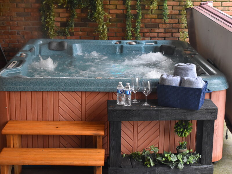 Pool, Hot Tub, Screened Veranda, Full Kitchen, 4 mi to US Soccer Facility, 20 mi to Atlanta