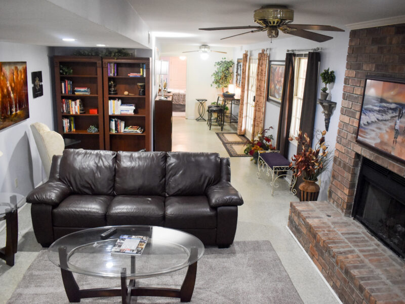 Pool, Hot Tub, Screened Veranda, Full Kitchen, 4 mi to US Soccer Facility, 20 mi to Atlanta