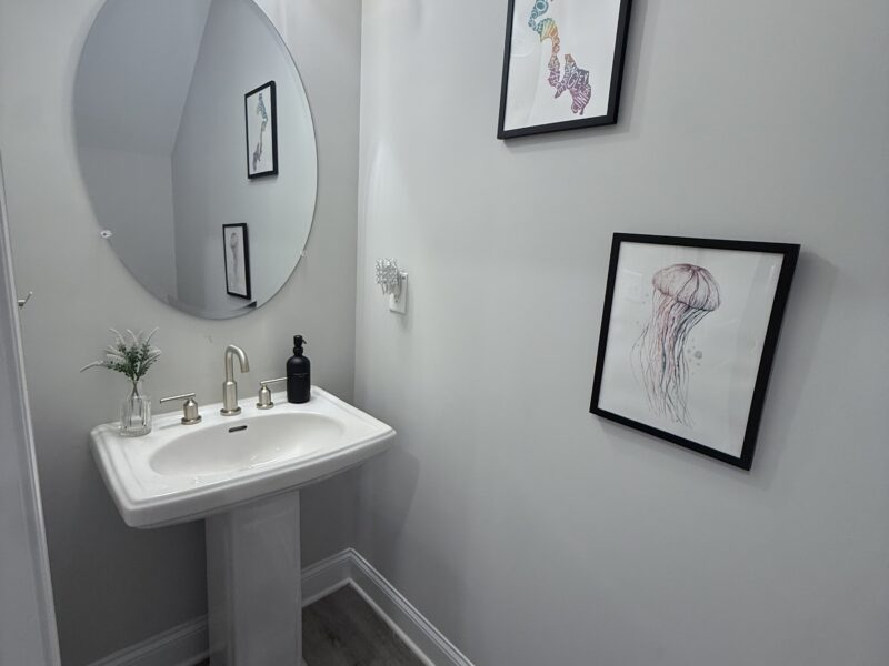 Modern 3BR / 2.5BA Townhome • 14 Min to Mercedes-Benz Stadium • 2 Car Garage Parking • Sleeps 6–8