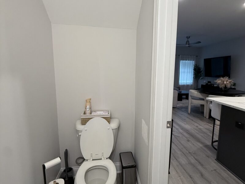 Modern 3BR / 2.5BA Townhome • 14 Min to Mercedes-Benz Stadium • 2 Car Garage Parking • Sleeps 6–8