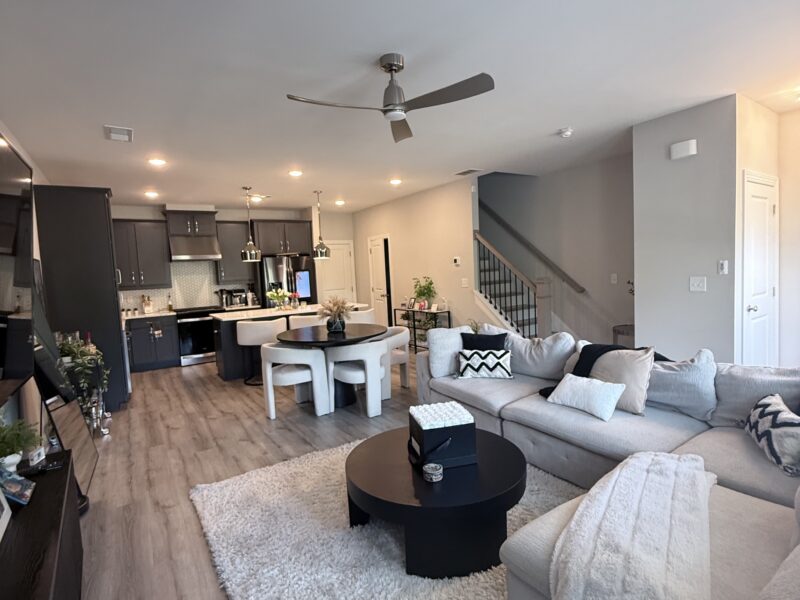 Modern 3BR / 2.5BA Townhome • 14 Min to Mercedes-Benz Stadium • 2 Car Garage Parking • Sleeps 6–8