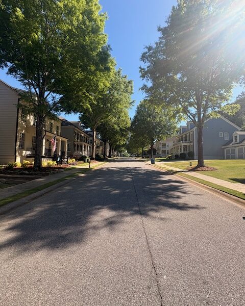 Luxury Peachtree City Retreat - 3 Bedroom (2 Master Suites - Main/Upper) - Chef's Kitchen - Multiple Living Areas - 5 Minutes to Trilith Studios & U.S. Soccer - World Cup Ready