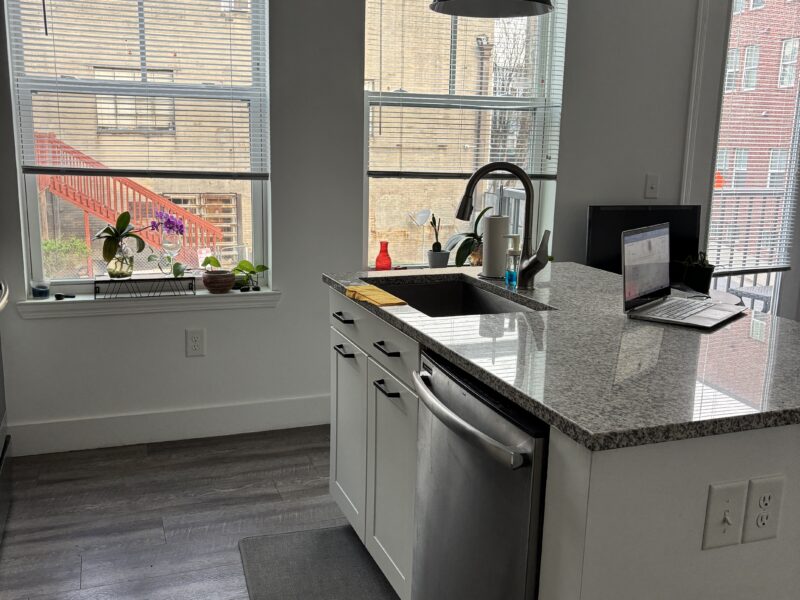 Charming 1 Bdr @ Stadium