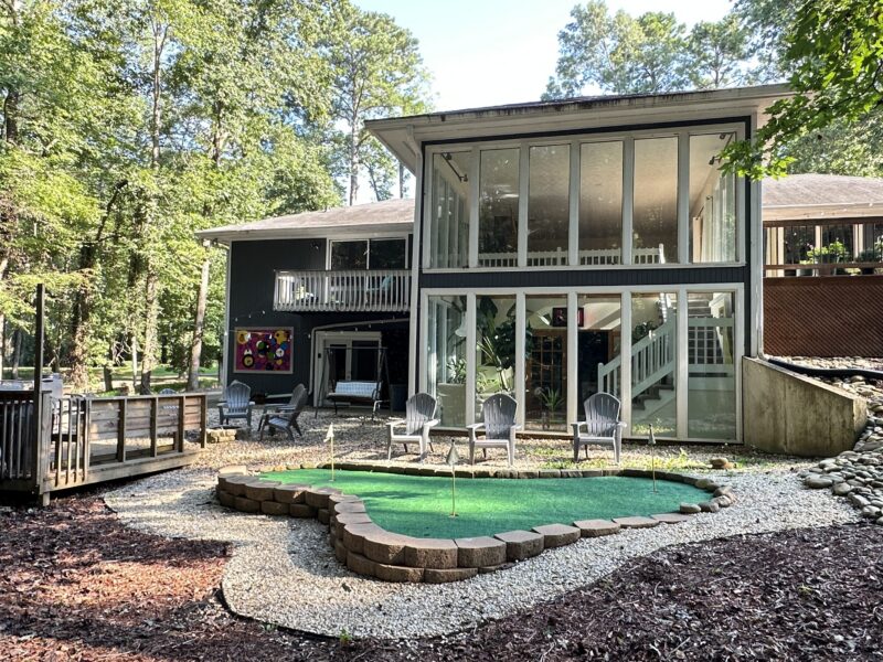 Luxury Fayetteville Retreat, Comfortably Sleeps 10 to 16, Only 20 Minutes From the Airport