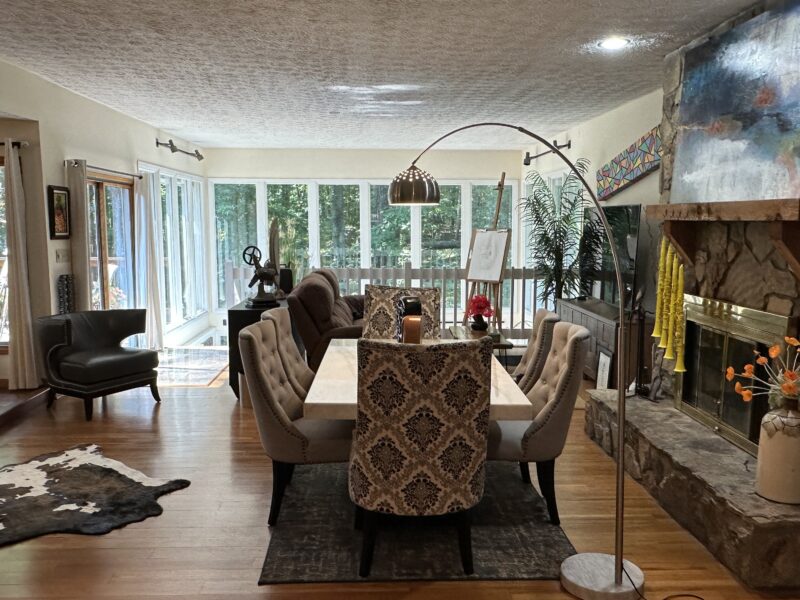 Luxury Fayetteville Retreat, Comfortably Sleeps 10 to 16, Only 20 Minutes From the Airport