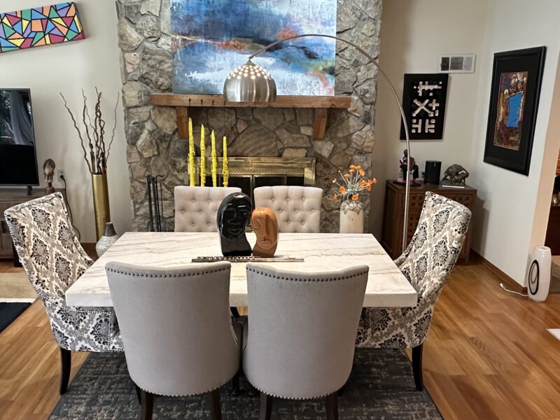 Luxury Fayetteville Retreat, Comfortably Sleeps 10 to 16, Only 20 Minutes From the Airport