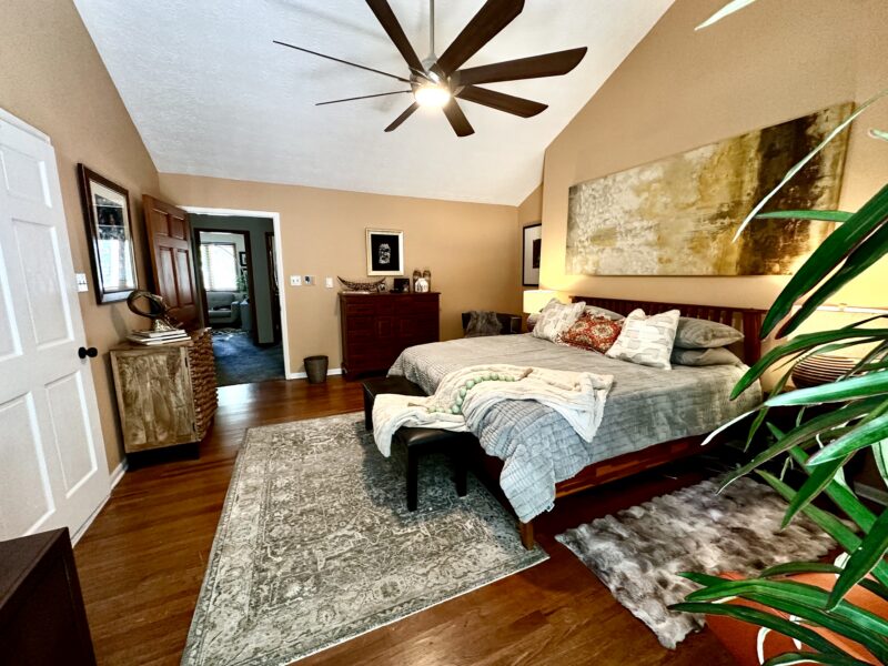 Luxury Fayetteville Retreat, Comfortably Sleeps 10 to 16, Only 20 Minutes From the Airport