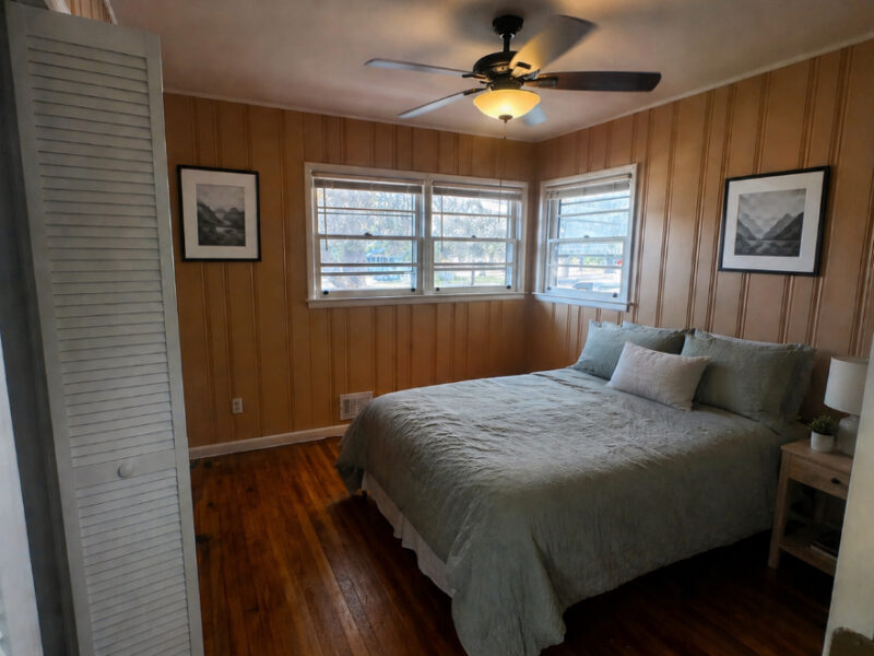 Lovely Corner Ranch Sleeps 10-12 People in Quit Neighborhood