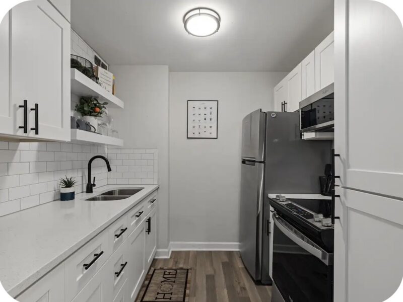 Modern Atlanta 3rd Floor Studio with Balcony! Walk to Mercedes-Benz Stadium
