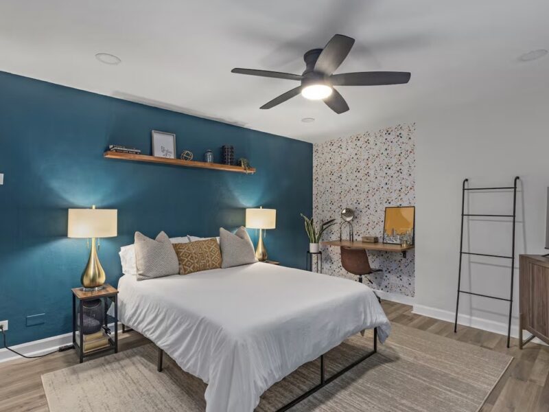 Modern Atlanta 3rd Floor Studio with Balcony! Walk to Mercedes-Benz Stadium
