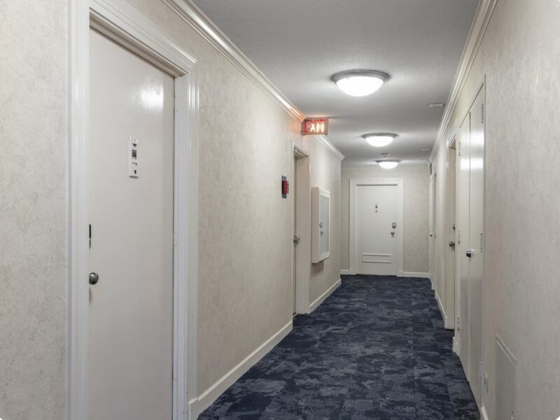 Modern Atlanta 3rd Floor Studio with Balcony! Walk to Mercedes-Benz Stadium