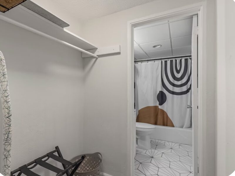 Modern Atlanta 3rd Floor Studio with Balcony! Walk to Mercedes-Benz Stadium