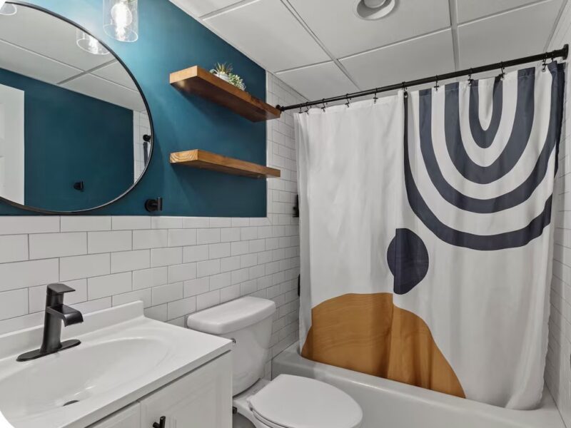 Modern Atlanta 3rd Floor Studio with Balcony! Walk to Mercedes-Benz Stadium