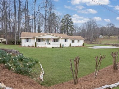 Cottage Retreat on Lees Mill Rd |2 min from Soccer Field | Accommodates 6 | 6 min from Trilith