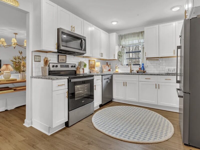 Cottage Retreat on Lees Mill Rd |2 min from Soccer Field | Accommodates 6 | 6 min from Trilith