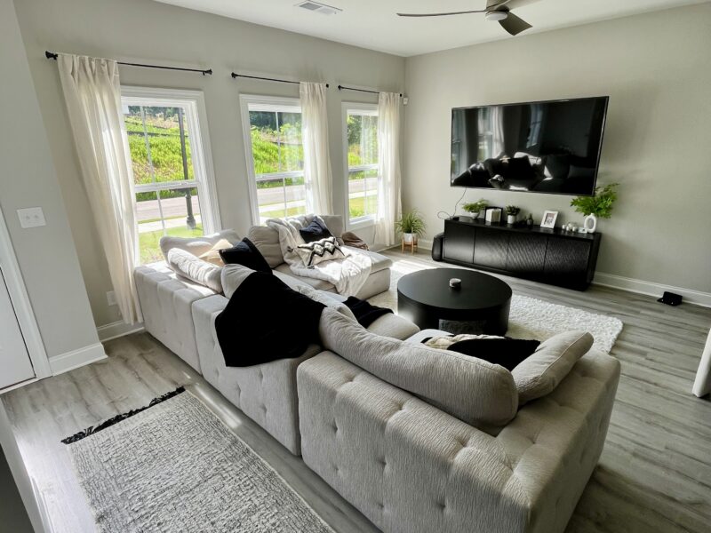 Modern 3BR / 2.5BA Townhome • 14 Min to Mercedes-Benz Stadium • 2 Car Garage Parking • Sleeps 6–8