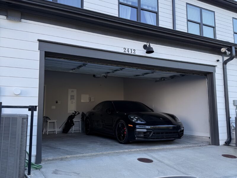 Modern 3BR / 2.5BA Townhome • 14 Min to Mercedes-Benz Stadium • 2 Car Garage Parking • Sleeps 6–8