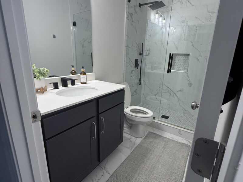 Modern 3BR / 2.5BA Townhome • 14 Min to Mercedes-Benz Stadium • 2 Car Garage Parking • Sleeps 6–8