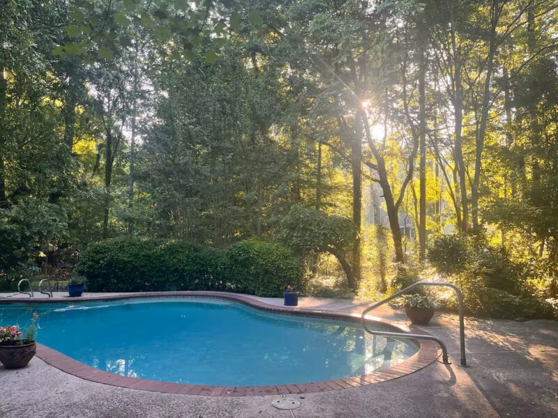 Pool, Hot Tub, Screened Veranda, Full Kitchen, 4 mi to US Soccer Facility, 20 mi to Atlanta