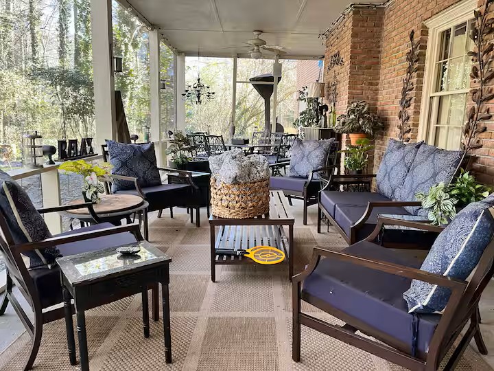 Pool, Hot Tub, Screened Veranda, Full Kitchen, 4 mi to US Soccer Facility, 20 mi to Atlanta