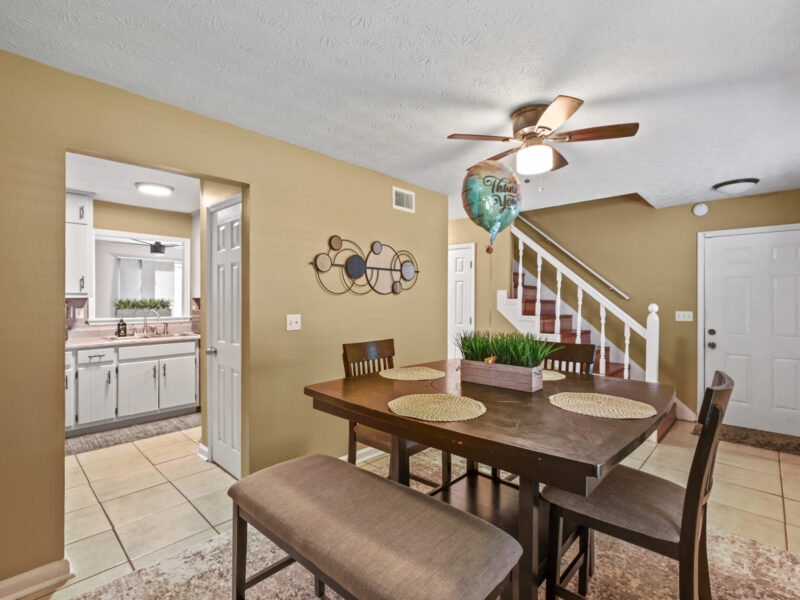 Serenity Landing - 5 Minutes to Airport - Sleeps 6