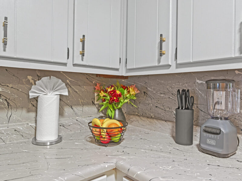Serenity Landing - 5 Minutes to Airport - Sleeps 6