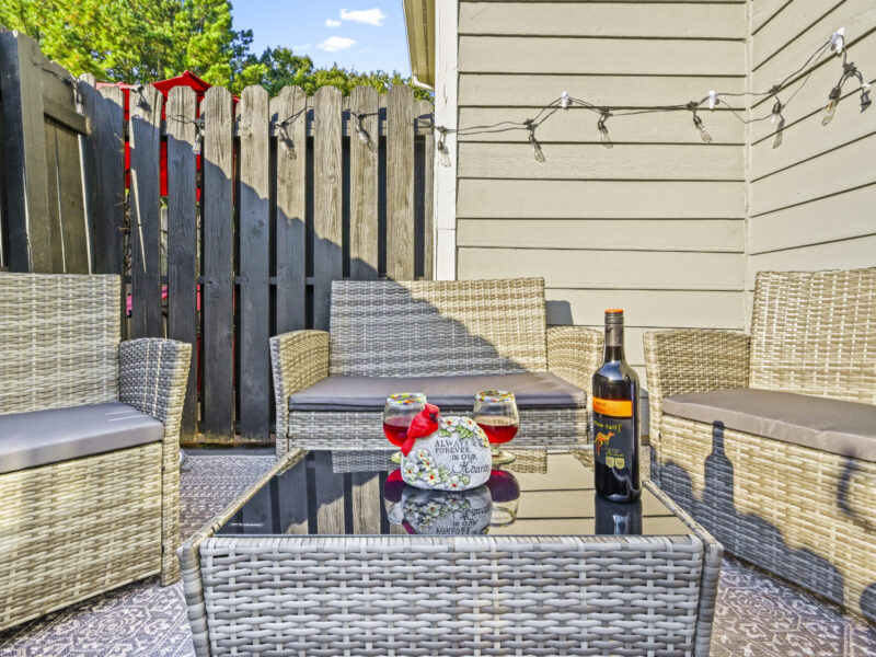 Serenity Landing - 5 Minutes to Airport - Sleeps 6