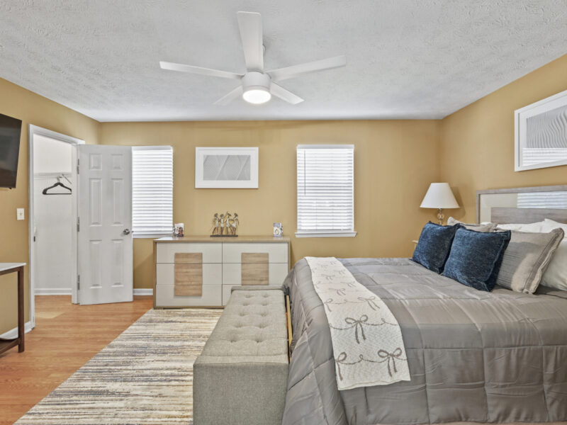 Serenity Landing - 5 Minutes to Airport - Sleeps 6