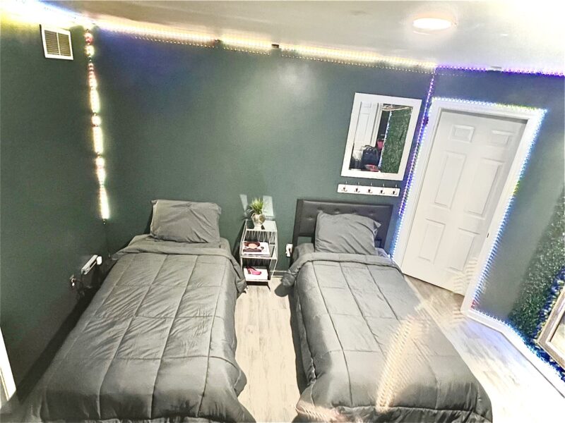 Spacious 4 Bedroom | 3.5 Bathroom | Sleeps Up to 8 Guests