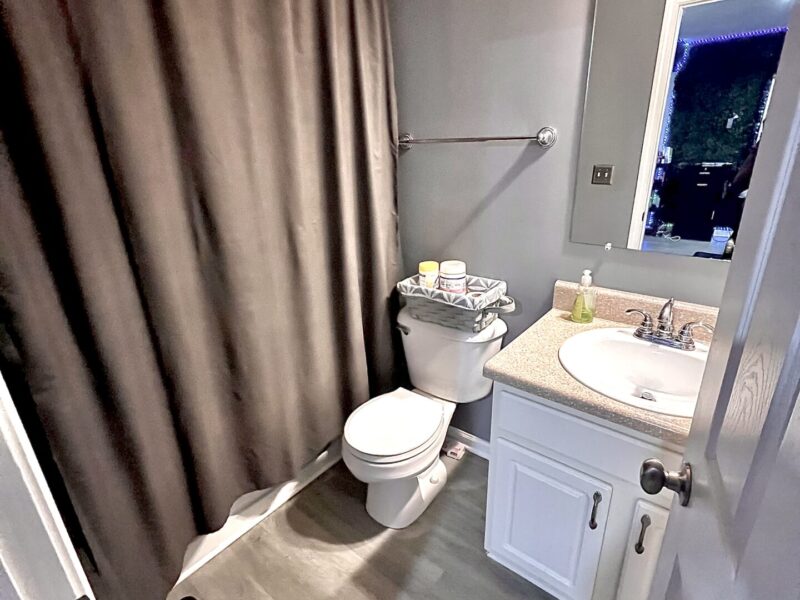 Spacious 4 Bedroom | 3.5 Bathroom | Sleeps Up to 8 Guests