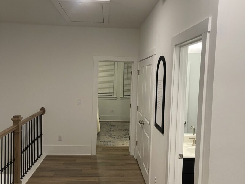 3 bedroom townhouse! 10 minutes from Mercedes Benz