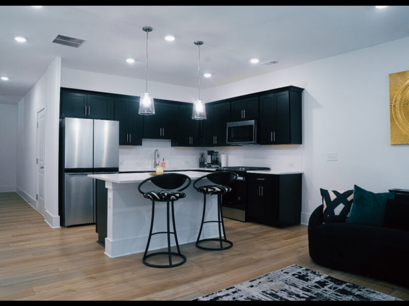 3 bedroom townhouse! 10 minutes from Mercedes Benz