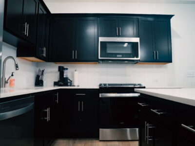 3 bedroom townhouse! 10 minutes from Mercedes Benz