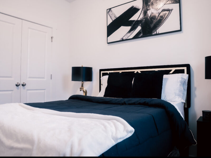 3 bedroom townhouse! 10 minutes from Mercedes Benz