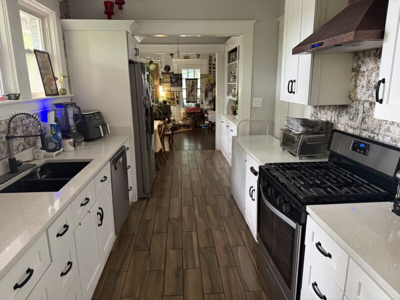 Cozy East Point Home with Porch Oasis| Near FIFA, Airport & Downtown ATL|Near MARTA train station, 5 train stops from Mercedes Benz Stadium, 2 train stops from Airport,