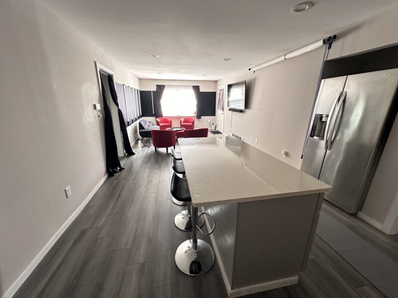 2 Bedroom Apartment 10Mins from Downtown / 5Mins from Airport
