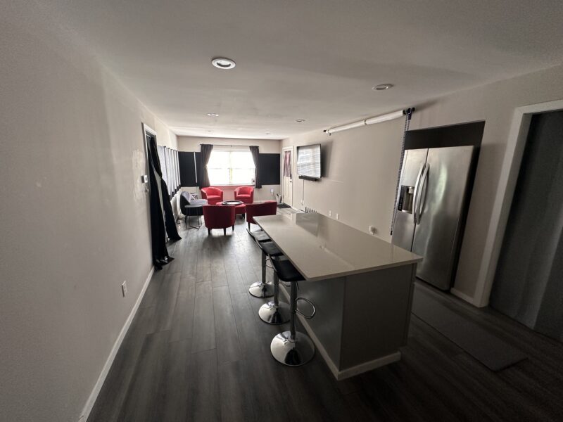 2 Bedroom Apartment 10Mins from Downtown / 5Mins from Airport