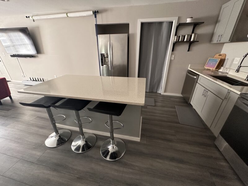 2 Bedroom Apartment 10Mins from Downtown / 5Mins from Airport