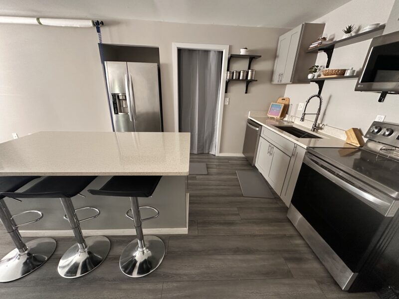 2 Bedroom Apartment 10Mins from Downtown / 5Mins from Airport