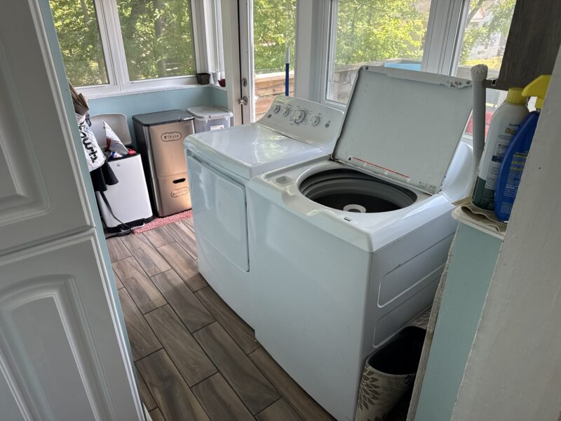 Cozy East Point Home with Porch Oasis| Near FIFA, Airport & Downtown ATL|Near MARTA train station, 5 train stops from Mercedes Benz Stadium, 2 train stops from Airport,