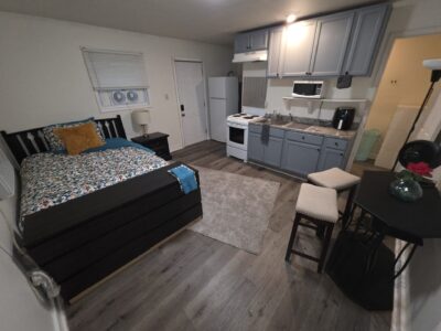 East Point Studio House!!! 6 Miles from MB Stadium! Fully Equipped!!
