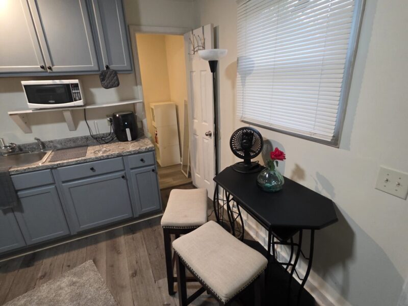 East Point Studio House!!! 6 Miles from MB Stadium! Fully Equipped!!