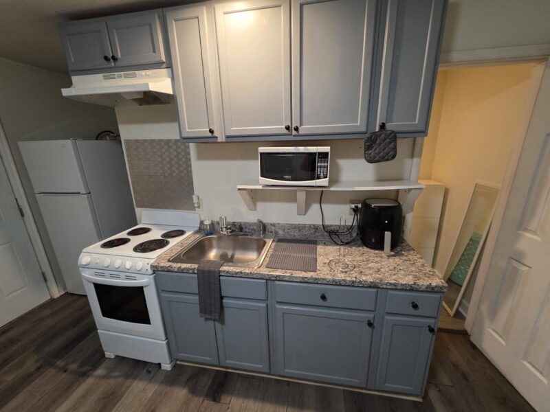 East Point Studio House!!! 6 Miles from MB Stadium! Fully Equipped!!