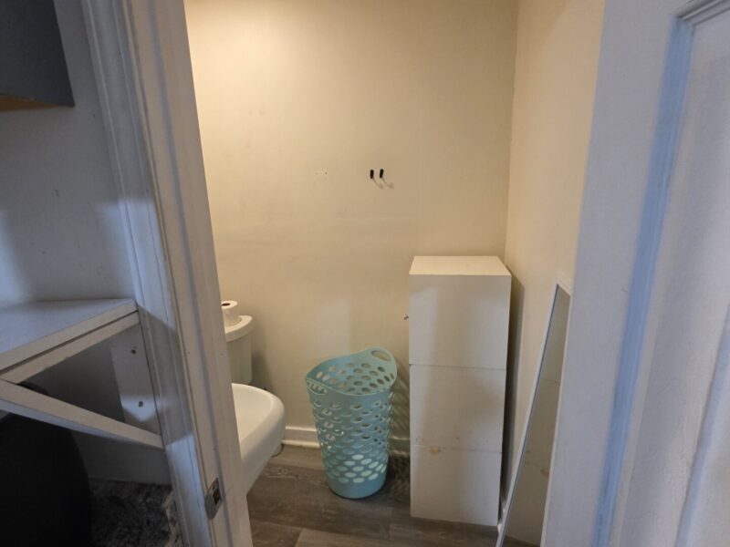 East Point Studio House!!! 6 Miles from MB Stadium! Fully Equipped!!