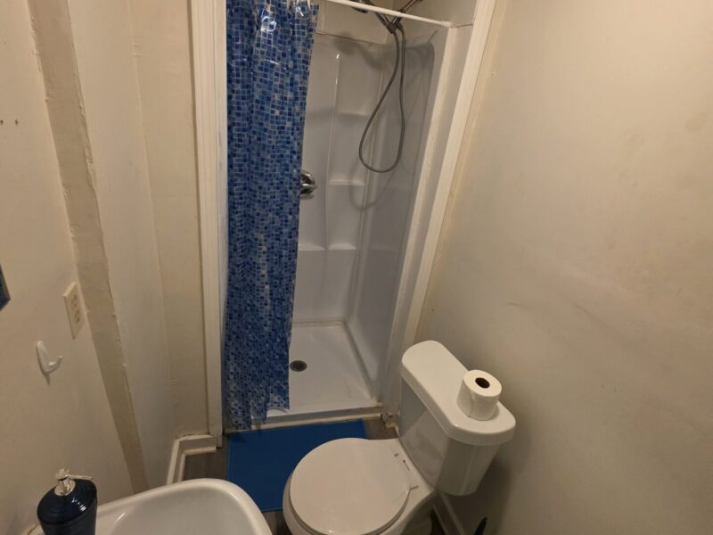 East Point Studio House!!! 6 Miles from MB Stadium! Fully Equipped!!