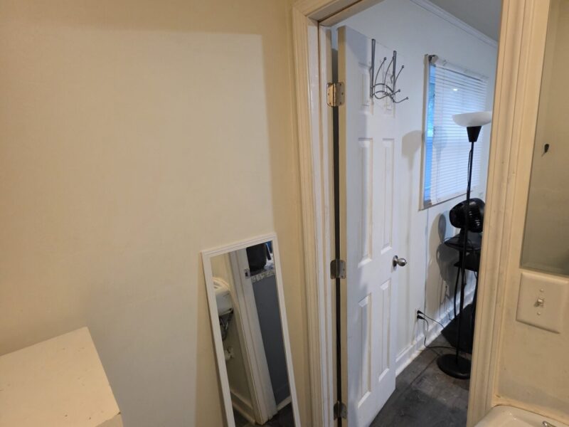 East Point Studio House!!! 6 Miles from MB Stadium! Fully Equipped!!