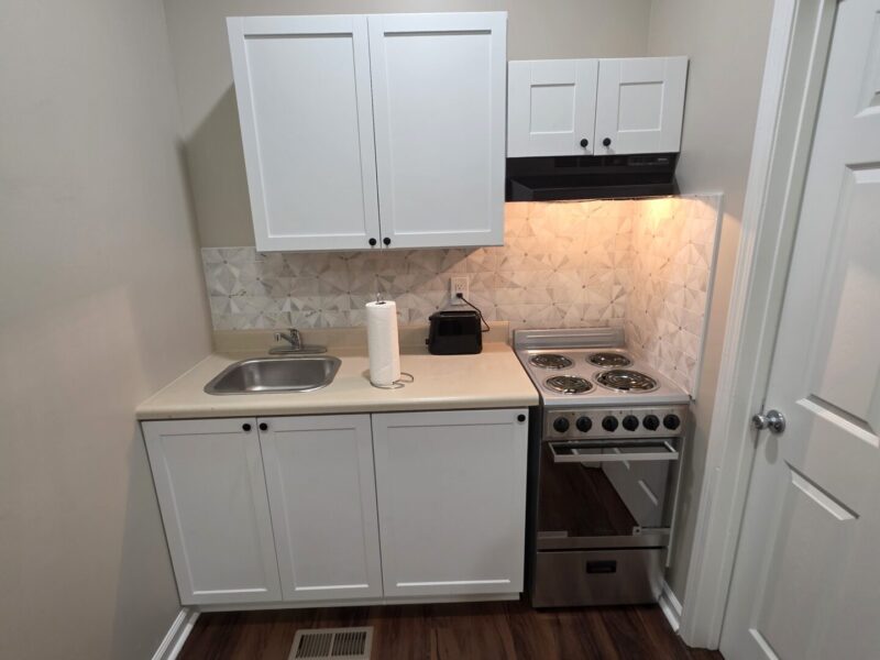 Midtown SUITES!! 4 MILES FROM MERCEDES BENZ STADIUM!! MARTA ACCESSIBLE!! Private Bathrooms!!!!!