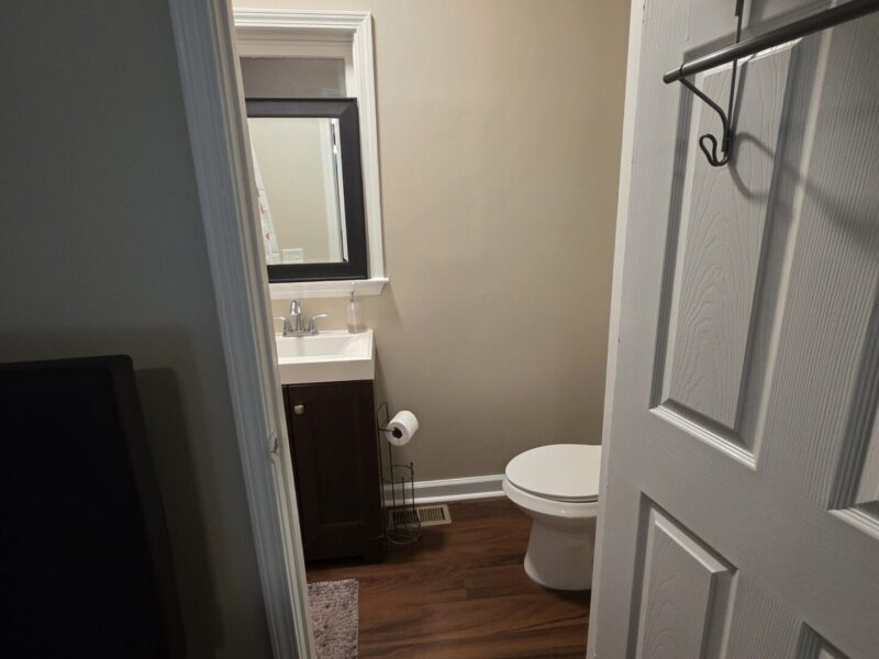 Midtown SUITES!! 4 MILES FROM MERCEDES BENZ STADIUM!! MARTA ACCESSIBLE!! Private Bathrooms!!!!!
