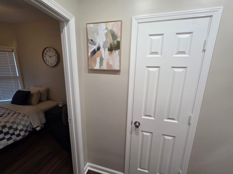 Midtown SUITES!! 4 MILES FROM MERCEDES BENZ STADIUM!! MARTA ACCESSIBLE!! Private Bathrooms!!!!!