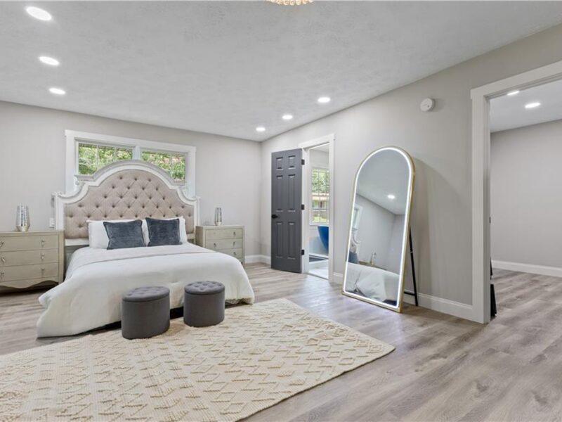 Spacious 8BR/5.5BA World Cup Stay — Sleeps Large Groups, Fully Renovated
